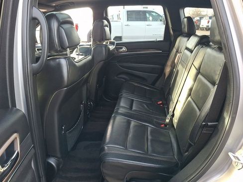 Used 2017 Jeep Grand Cherokee Overland image 10