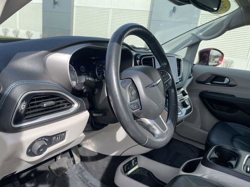Used 2021 Chrysler Pacifica Touring-L w/ Premium & Safety Sphere Group image 19