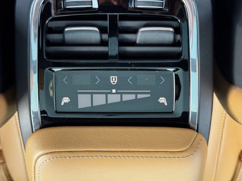 Used 2023 Volvo XC60 B5 Ultimate w/ Climate Package image 38