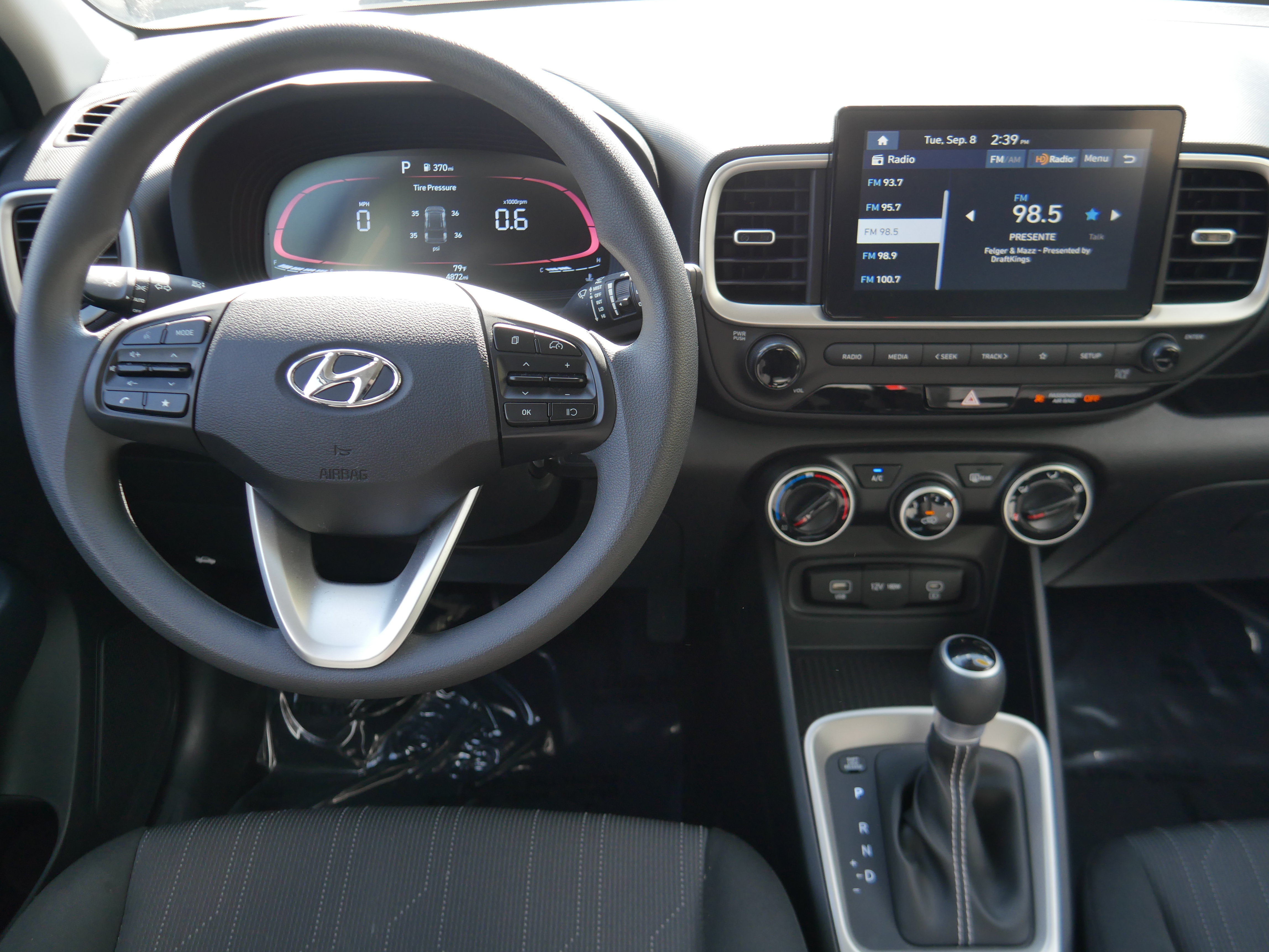 Used 2026 Hyundai Venue SE FWD image 15