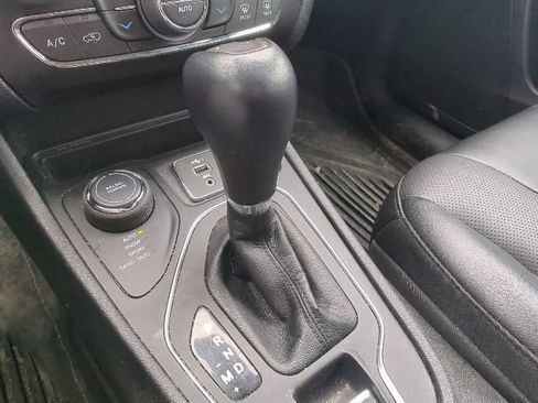 Certified 2022 Jeep Cherokee Latitude Lux image 10