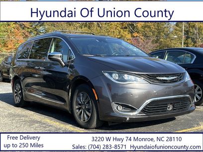 Used 2019 Chrysler Pacifica Limited w/ Advanced Safetytec Group