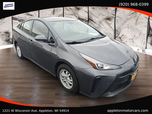 Used 2019 Toyota Prius LE image 4