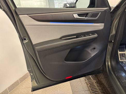 Used 2025 Volkswagen Atlas Peak Edition SE image 15