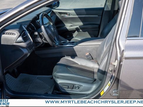 Used 2020 Toyota Camry XSE image 17