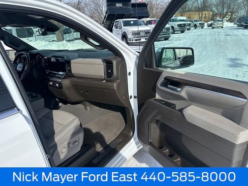 Used 2025 GMC Sierra 1500 SLT image 11