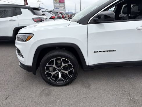 Used 2025 Jeep Compass Limited image 11