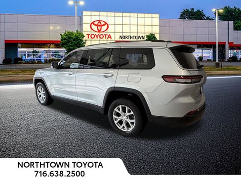 Used 2023 Jeep Grand Cherokee L Limited AWD/4WD image 3