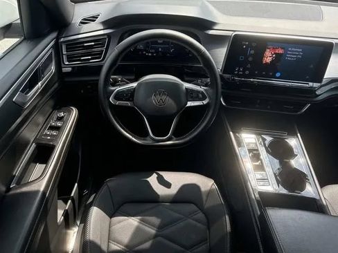Used 2025 Volkswagen Atlas Cross Sport SE FWD image 16