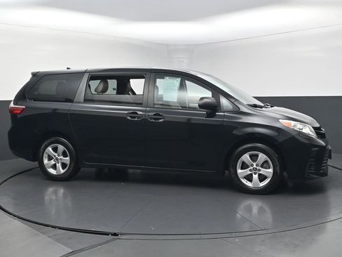 Used 2020 Toyota Sienna L FWD image 6