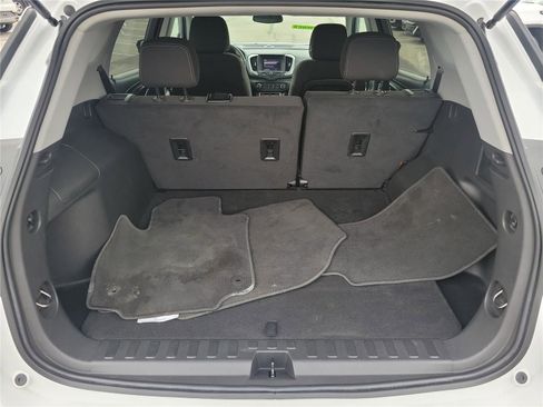 Used 2023 GMC Terrain SLE FWD image 8
