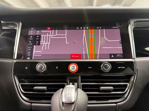Certified 2026 Porsche Macan AWD/4WD image 31