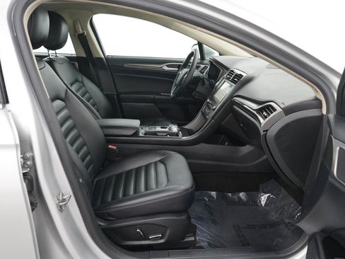 Used 2019 Ford Fusion SEL FWD image 11
