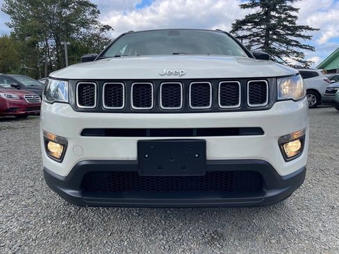 Used 2019 Jeep Compass Latitude w/ Popular Equipment Group AWD/4WD image 3
