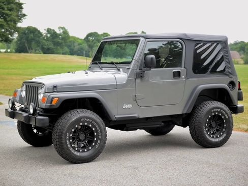 Used 2004 Jeep Wrangler 4WD w/ 30" Tire & Wheel Group image 16