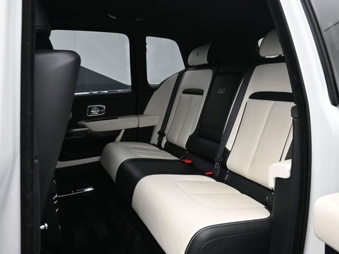Used 2021 Rolls-Royce Cullinan Black Badge AWD/4WD image 24