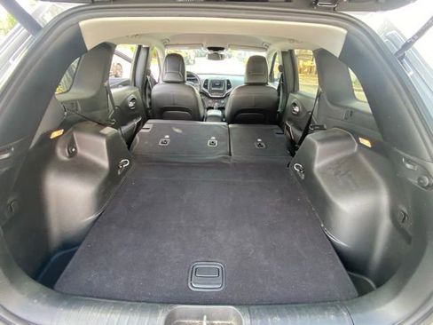 Used 2020 Jeep Cherokee Latitude Plus w/ Comfort/Convenience Group image 27