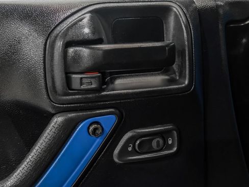 Used 2013 Jeep Wrangler Unlimited Sport AWD/4WD image 39
