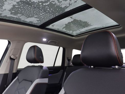 Used 2025 Volkswagen Atlas Peak Edition SE image 11