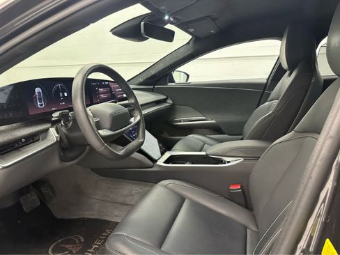 Used 2024 Lucid Air Touring image 9