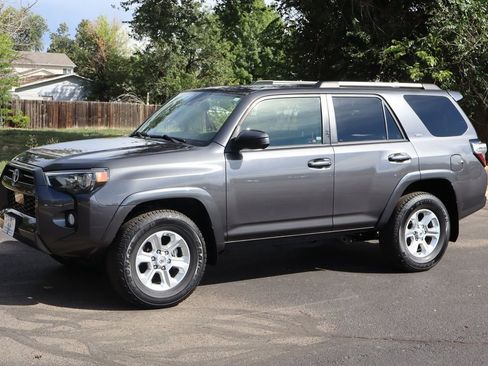Used 2020 Toyota 4Runner SR5 image 10