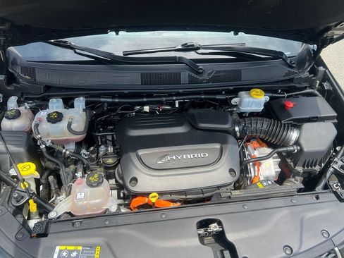 Used 2021 Chrysler Pacifica Touring-L FWD image 13