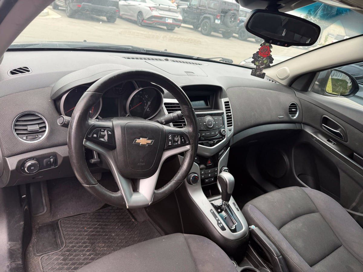Used 2012 Chevrolet Cruze LT FWD image 9