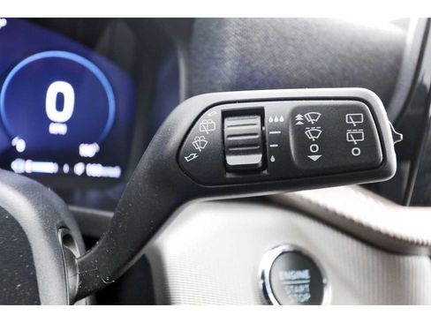 Used 2025 Ford Explorer Active w/ Active Comfort Package RWD image 19