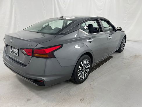 Used 2024 Nissan Altima 2.5 SV image 3
