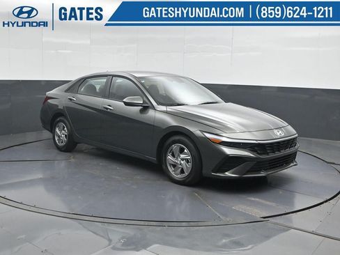 New 2026 Hyundai Elantra SE FWD image 4