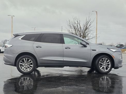 Used 2024 Buick Enclave Avenir image 31