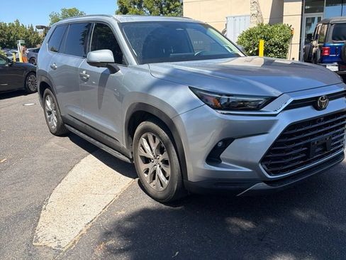 Used 2024 Toyota Grand Highlander FWD image 2