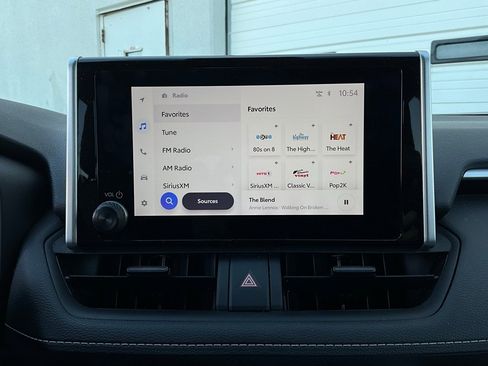 Used 2025 Toyota RAV4 XLE image 31