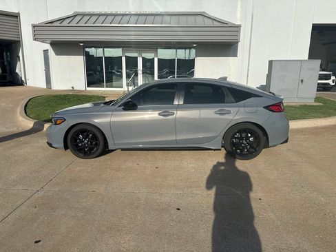 Used 2025 Honda Civic Sport image 4