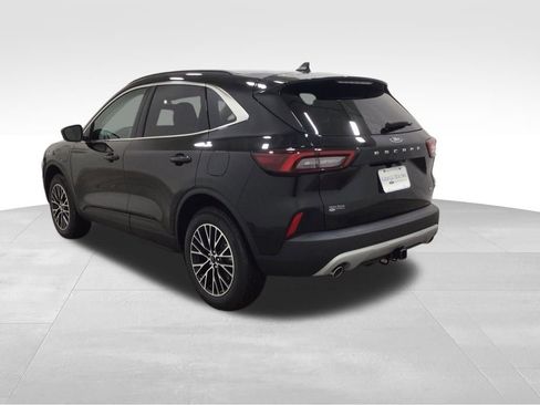 New 2026 Ford Escape SE w/ Class II Trailer Tow Package FWD image 3