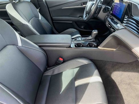 Certified 2025 Toyota Camry SE image 21