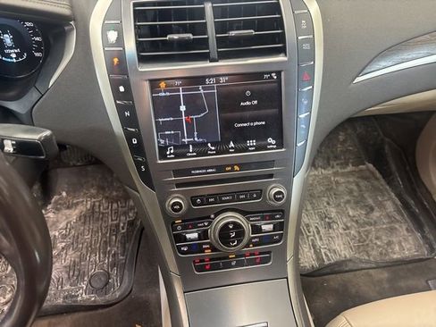 Used 2017 Lincoln MKZ Select w/ Technology Package image 18