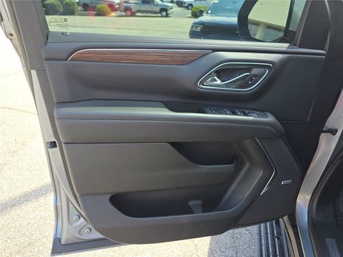 Used 2024 Chevrolet Tahoe High Country w/ Advanced Technology Package AWD/4WD image 18