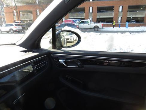 Used 2019 Porsche Macan image 14