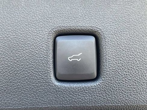 Certified 2022 Ford Escape SE w/ SE Sport Appearance Package FWD image 9