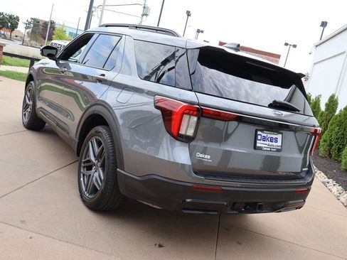 Used 2025 Ford Explorer ST-Line w/ ST-Line Street Pack AWD/4WD image 4