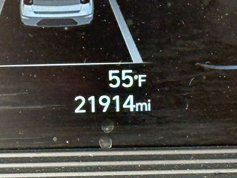 Used 2025 Hyundai Venue SEL image 23