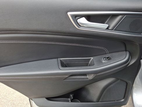 Used 2024 Ford Edge Titanium image 19