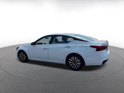 Used 2025 Nissan Altima 2.5 SV FWD image 10