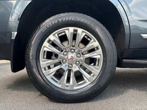 Used 2021 GMC Yukon Denali w/ Advanced Technology Package AWD/4WD image 17