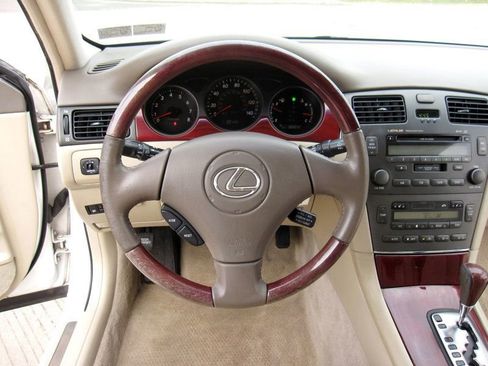 Used 2004 Lexus ES 330 image 19