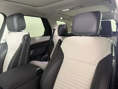 New 2026 Land Rover Discovery S AWD/4WD image 15