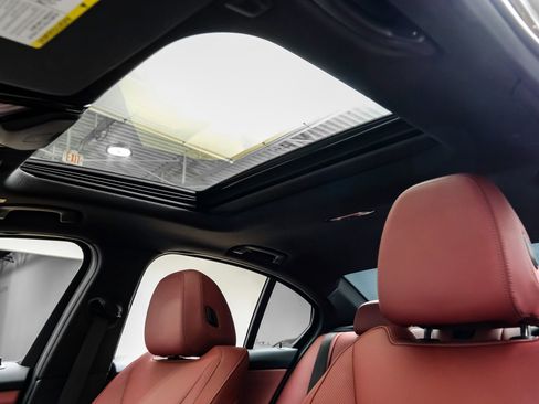 Used 2025 BMW 330i xDrive Sedan image 5