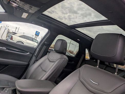 Used 2025 Cadillac XT5 Premium Luxury image 12