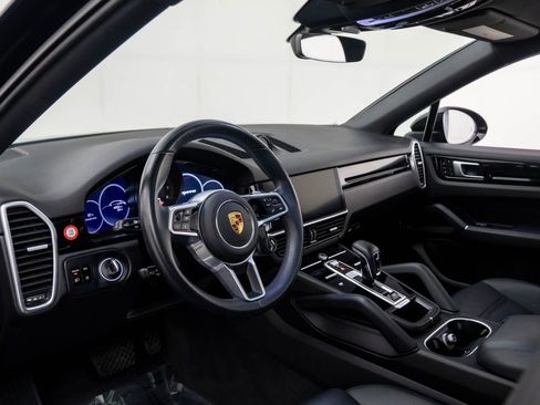 Used 2021 Porsche Cayenne Coupe image 15